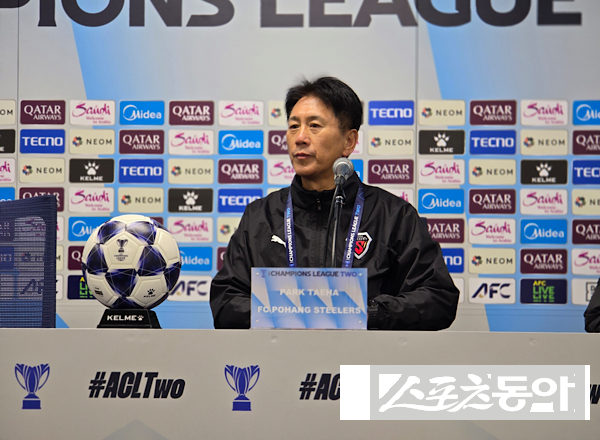 박태하 감독이 19일 일본 스이타시티풋볼스타디움에서 열린 감바 오사카와의 ACL 16강 2차전 경기가 끝난 후 기자회견을 하고 있는 모습. 사진제공ㅣ포항스틸러스