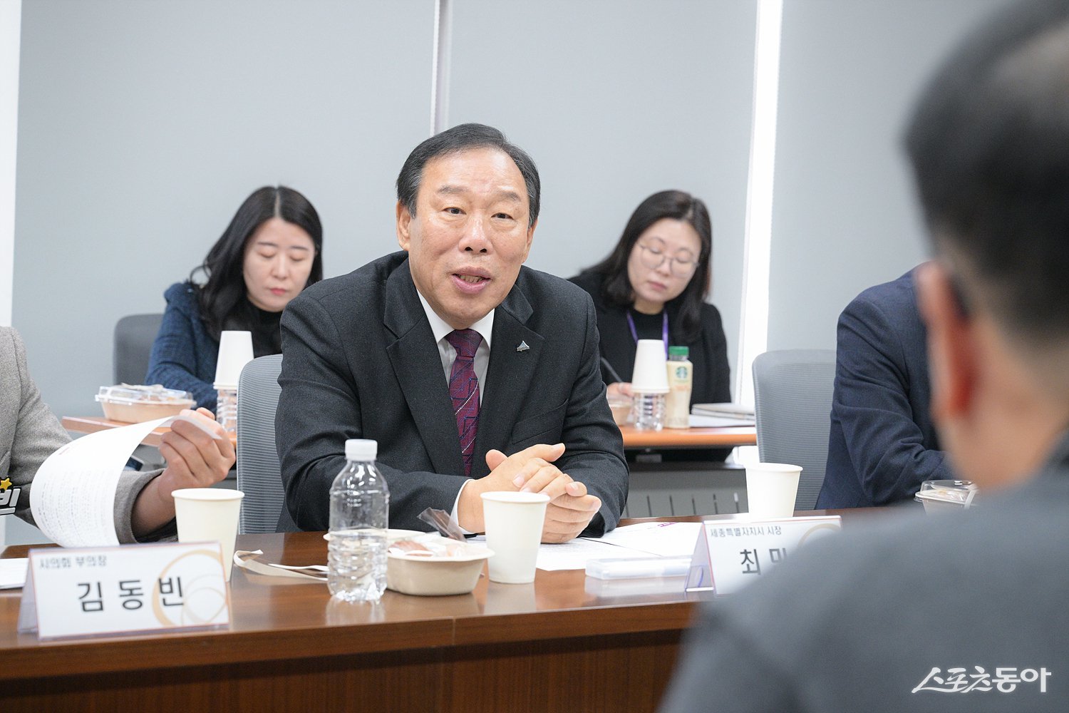 최민호 세종특별자치시장이 20일 ‘찾아가는 산업단지 현장 소통 간담회’를 통해 부강산업단지를 방문, 입주기업 관계자들과 현장 중심의 소통에 나섰다. 사진제공｜세종시