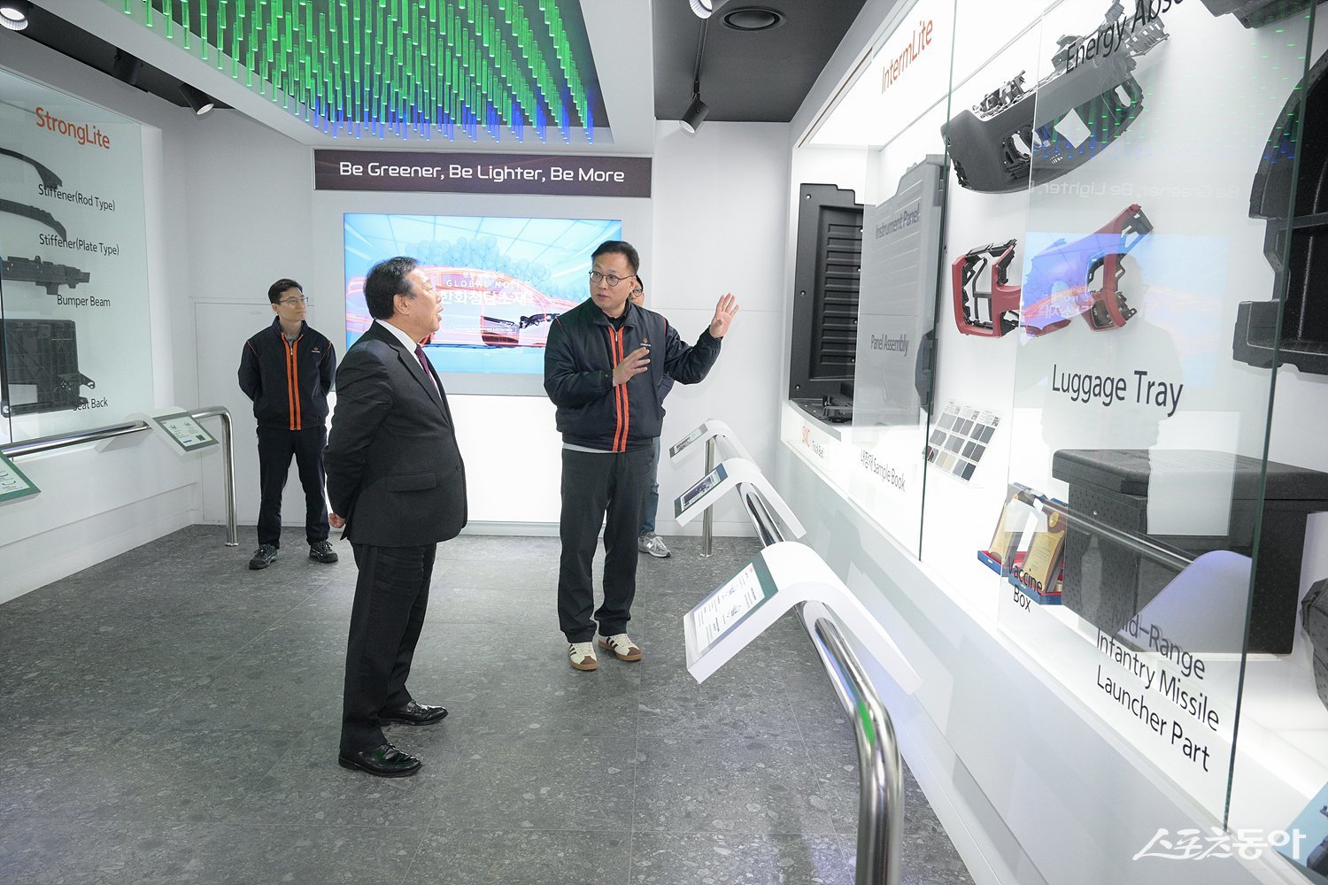 최민호 세종특별자치시장이 20일 ‘찾아가는 산업단지 현장 소통 간담회’를 통해 부강산업단지를 방문, 입주기업 관계자들과 현장 중심의 소통에 나섰다. 사진제공｜세종시