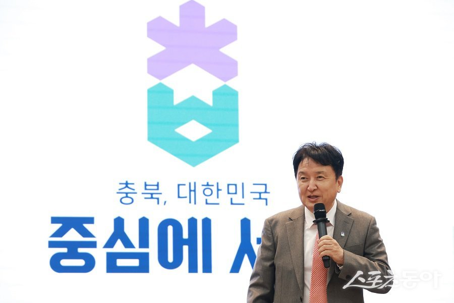 김영환 지사는 인사말에서 “정책자문단은 도정의 중요한 동반자이자 정책 방향을 함께 고민하는 협력체”라며 “현장의 목소리와 전문가의 고견이 도정에 충실히 반영될 수 있도록 지속적인 자문과 협력을 부탁드린다”고 말했다. 사진제공｜충북도