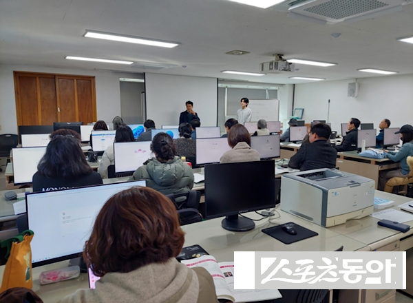 경산시가 정보화 농업인 경영·마케팅 교육을 진행하고 있는 모습. 사진제공ㅣ경산시