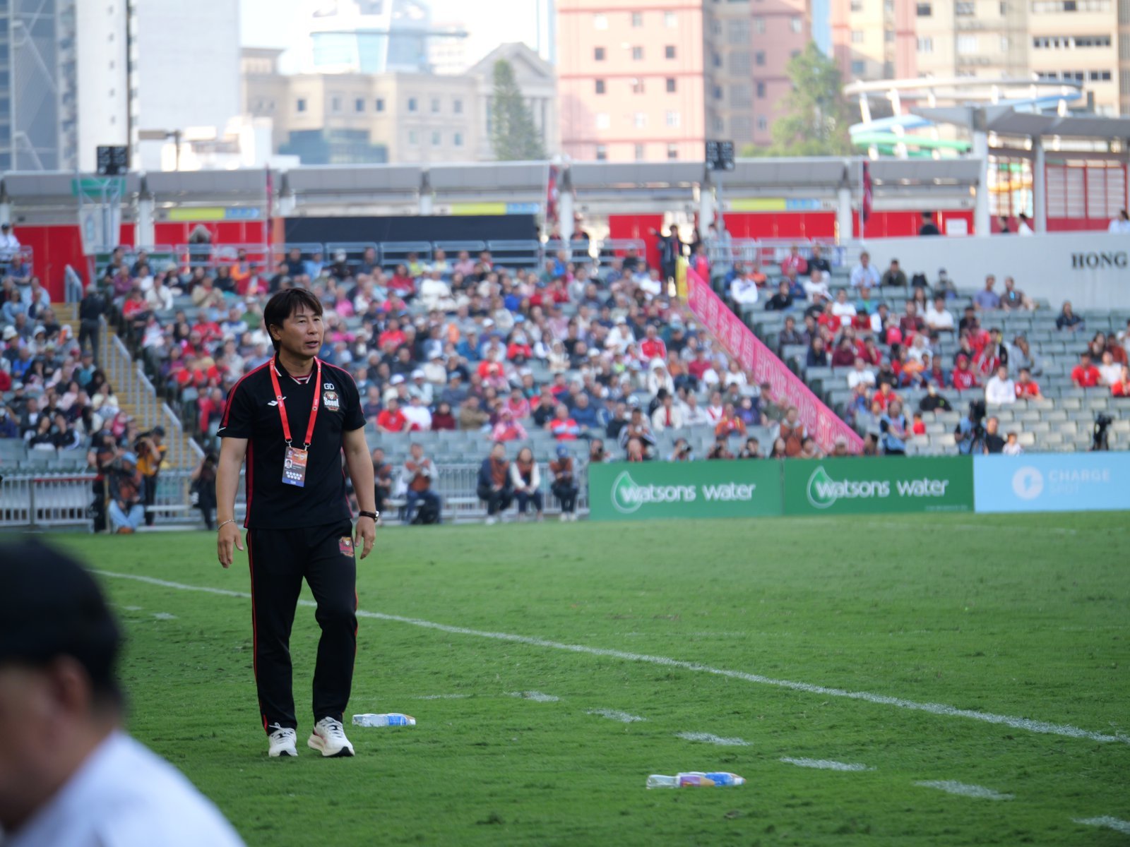 김기동 서울 감독이 21일 홍콩스타디움서 열린 홍콩대표팀과 구정컵 경기를 지켜보고 있다. 사진제공|FC서울