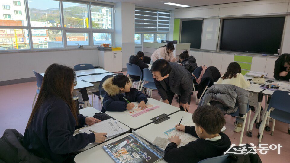 강진교육지원청이 겨울방학 대학생 멘토링을 성공적으로 마무리했다. 사진제공｜강진교육지원청