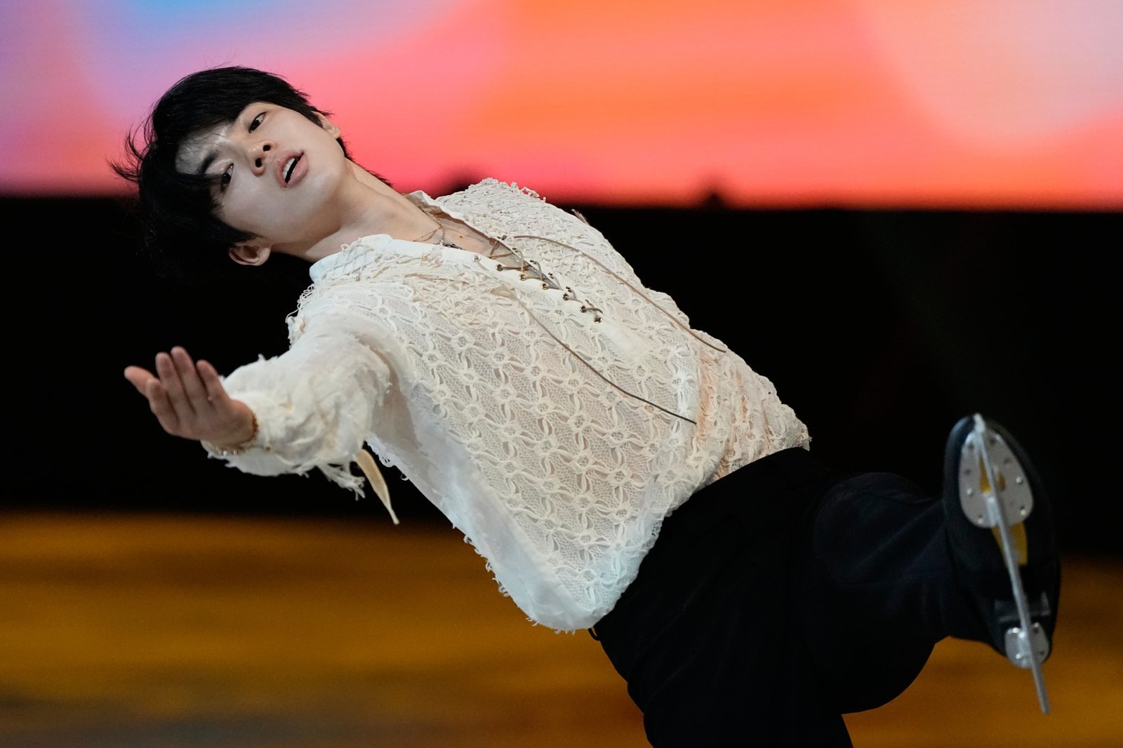 차준환이 22일(한국시간) 밀라노 아이스스케이팅 아레나서 열린 갈라쇼서 연기를 펼치고 있다. 밀라노|AP뉴시스