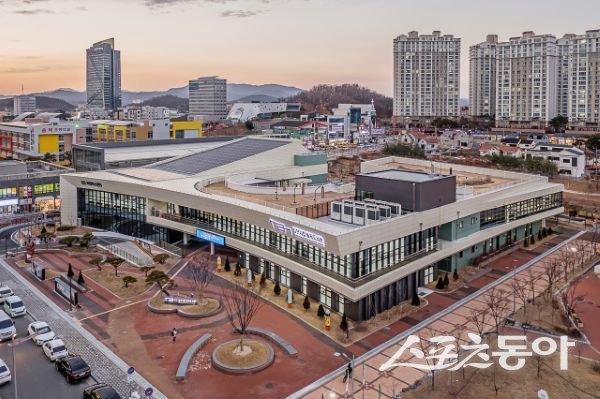 김천시립율곡도서관 전경. 사진제공ㅣ김천시