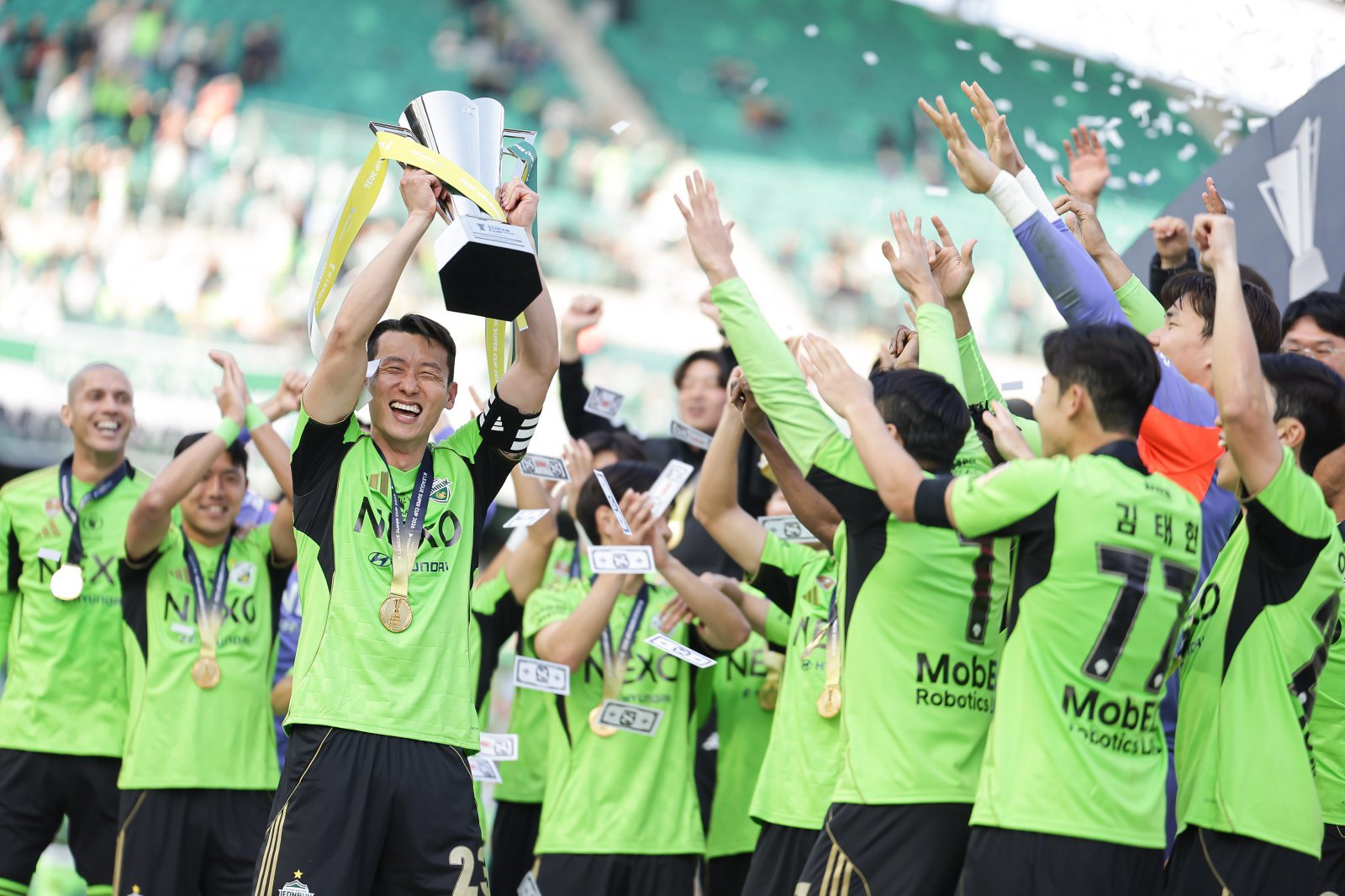 전북 현대의 11번째 왕좌? 대전하나시티즌 새 역사? ‘승격 삼수’ 수원 삼성의 1부 컴백? IN & OUT으로 본 2026시즌 K리그 예상 판도 [스포츠토토 공동기획]