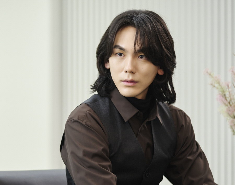 정이찬, 임성한 작가 남주 됐다…‘그런데 누구?’ (닥터신)