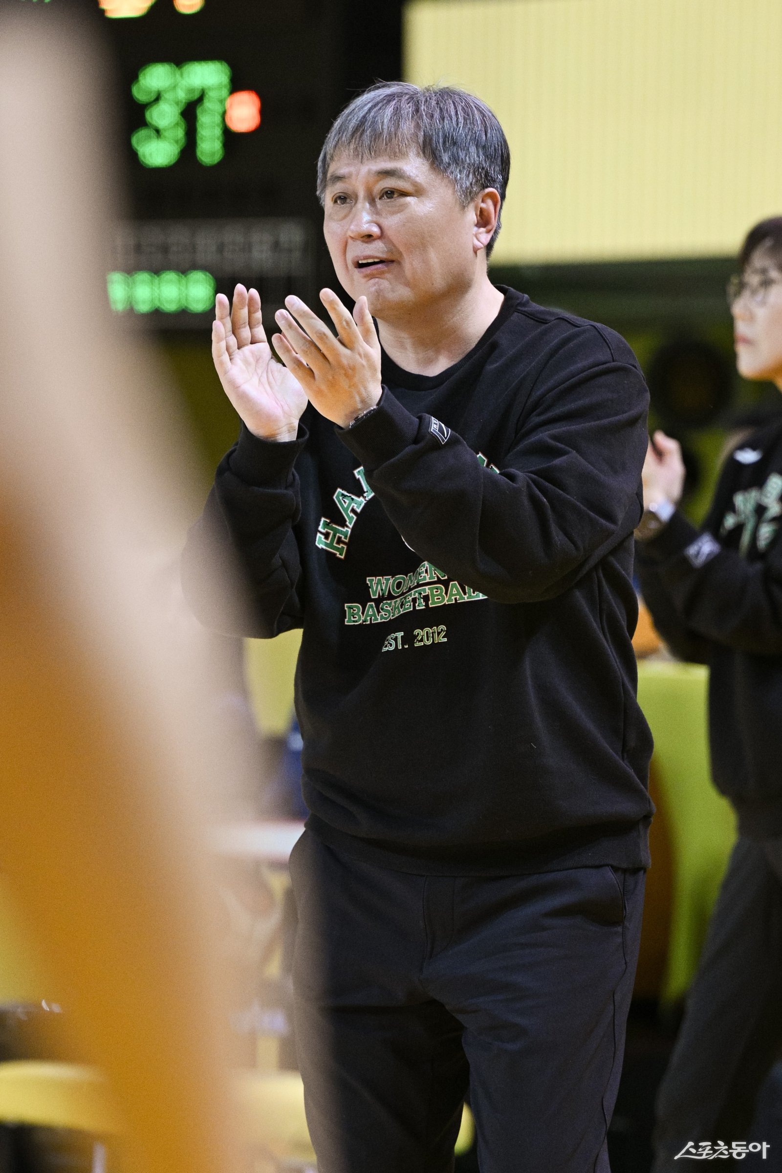 ‘2연패’ 이상범 하나은행 감독 “내가 더 연구하고 준비해야” [SD 청주 리포트]