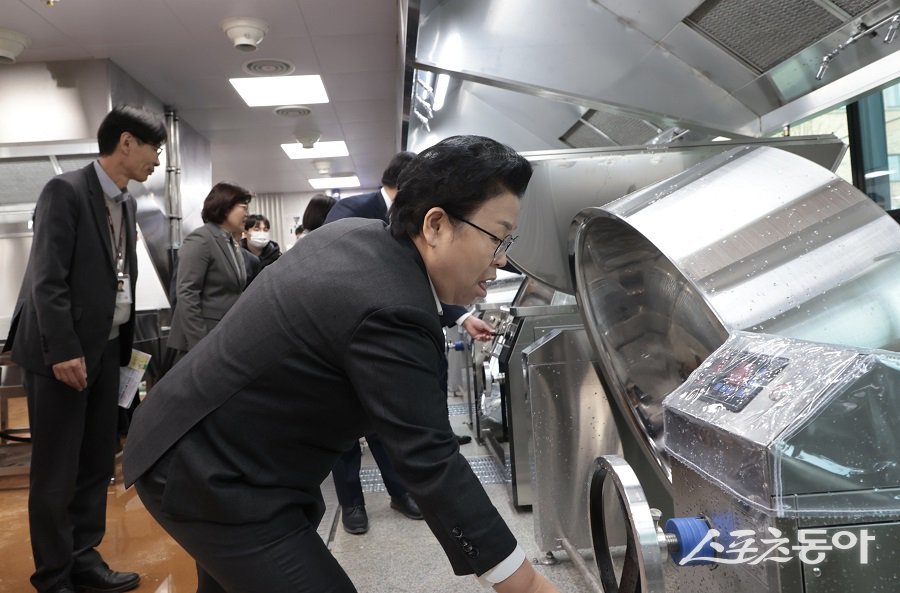 문정복 국회의원(더불어민주당·시흥갑)이 지속적으로 추진해온 산현중학교(목감1중)가 준공돼 지난 23일 현장에서 준공식이 열렸다. 사진제공｜문정복 의원