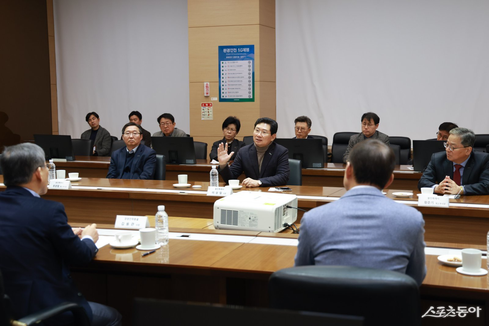 지난 23일 삼성전자 기흥캠퍼스에서 이상일 시장이 발언하고 있다. 사진제공｜용인시