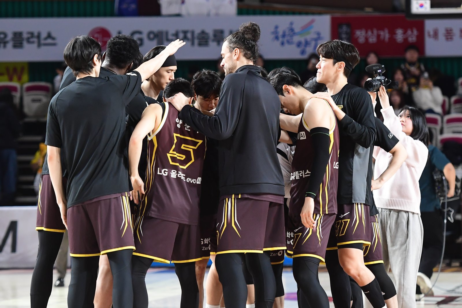 LG는 정규리그 30승을 선점하며 정규리그 우승 확률 81.5%를 손에 넣었지만, 조상현 감독은 쉽게 안심하지 않는다. 사진제공｜KBL