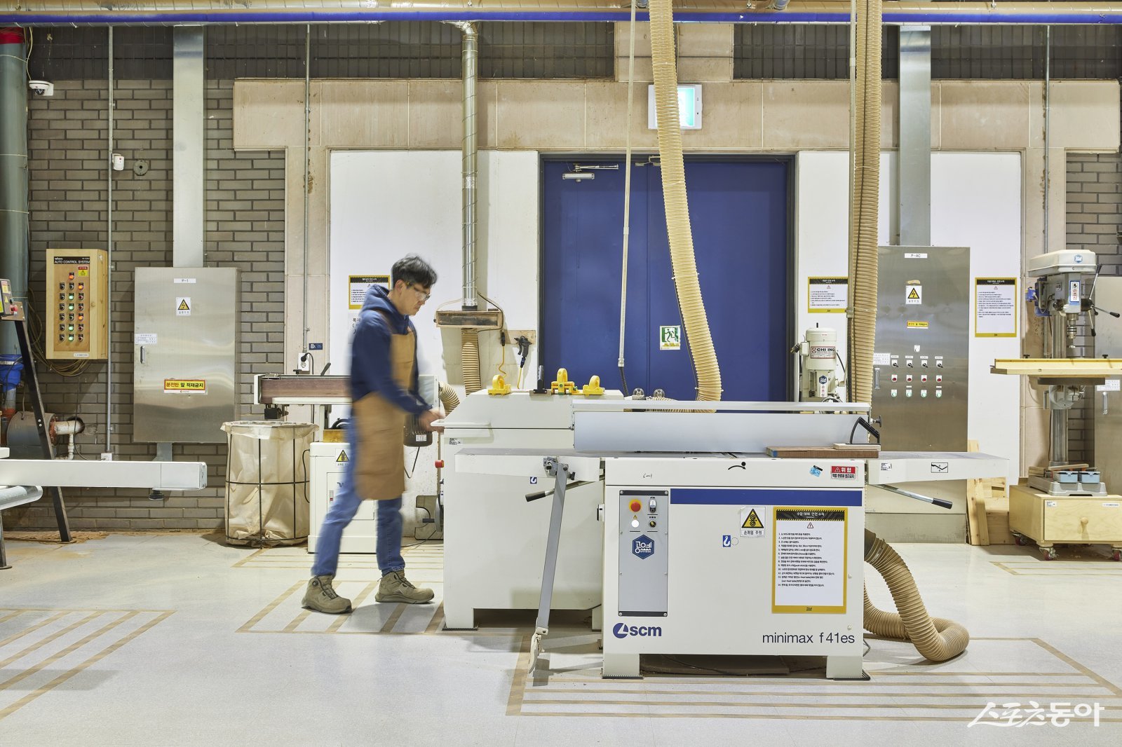 한국도자재단 경기공예창작지원센터가 오는 3월 17일까지 ‘2026년 공예창업지원사업’에 참여할 청년 입주 창업자를 모집한다(경기공예창작지원센터 목공방). 사진제공｜경기도