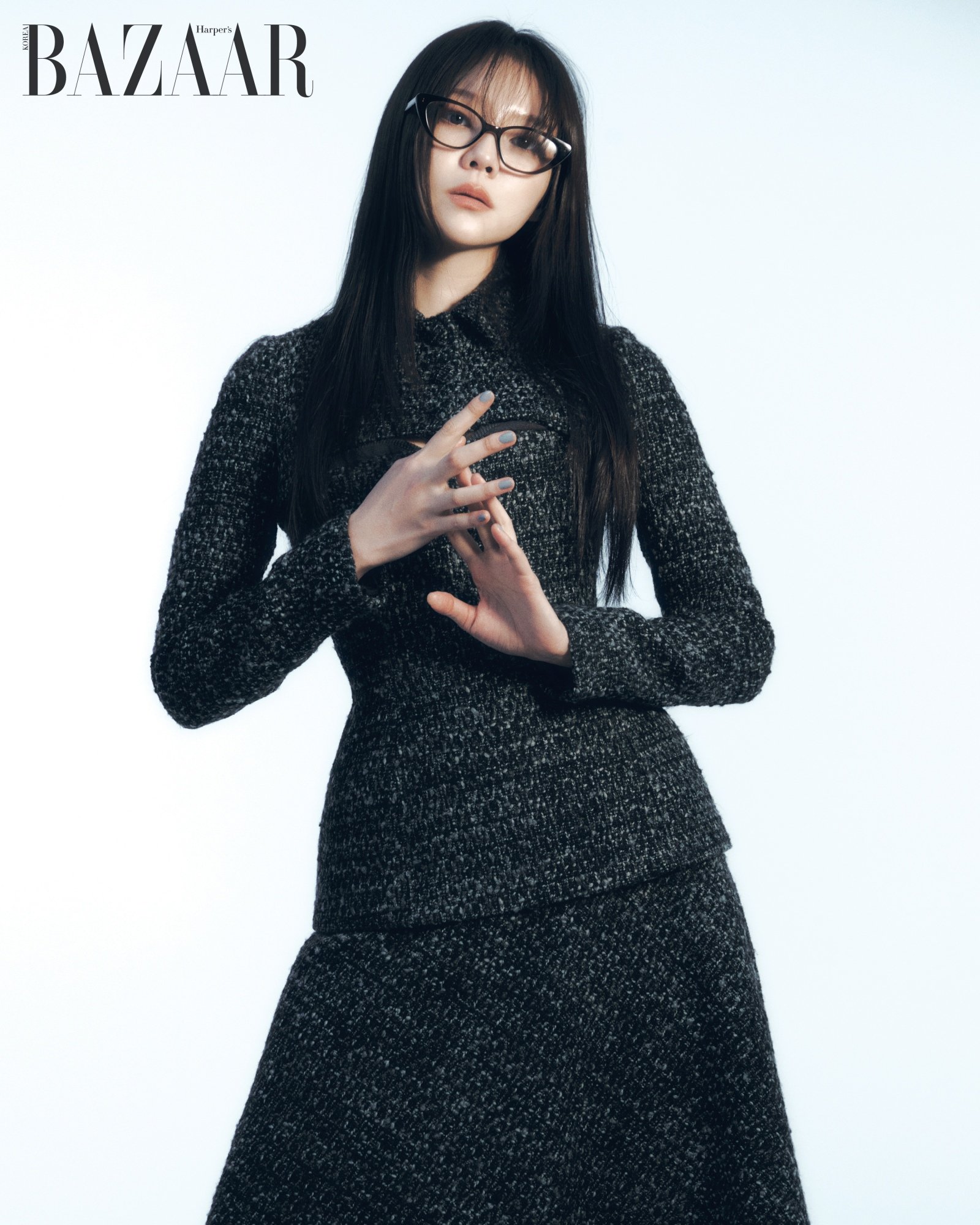 이솜, 오피스 룩의 정석…“이 눈빛이 바로 엘리트 변호사”(화보)