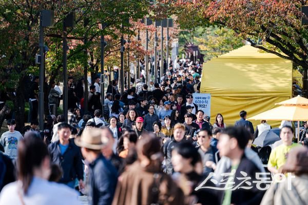 김천김밥축제에 사람들이 붐비는 모습. 사진제공ㅣ김천시