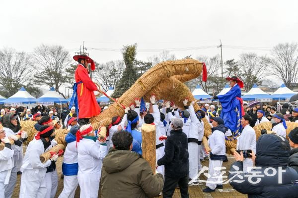 지난해 순흥초군청민속문화재 성하·성북 줄다리기 모습. 사진제공ㅣ영주시