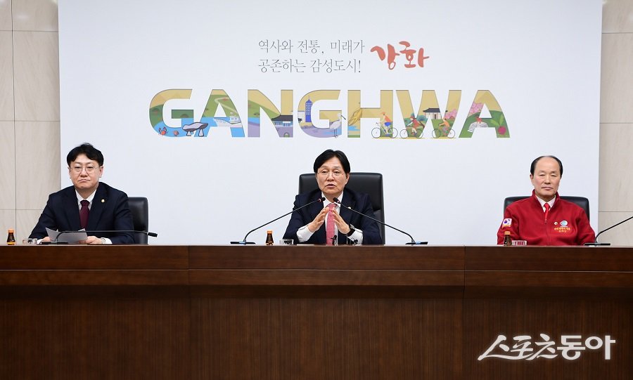 박용철 강화군수, 인천도시철도망 구축계획에서 강화가 제외된 점을 언급하며 해당 계획에 강화 연결 철도를 반영해야 한다고 강력하게 촉구했다. 사진제공｜강화군청