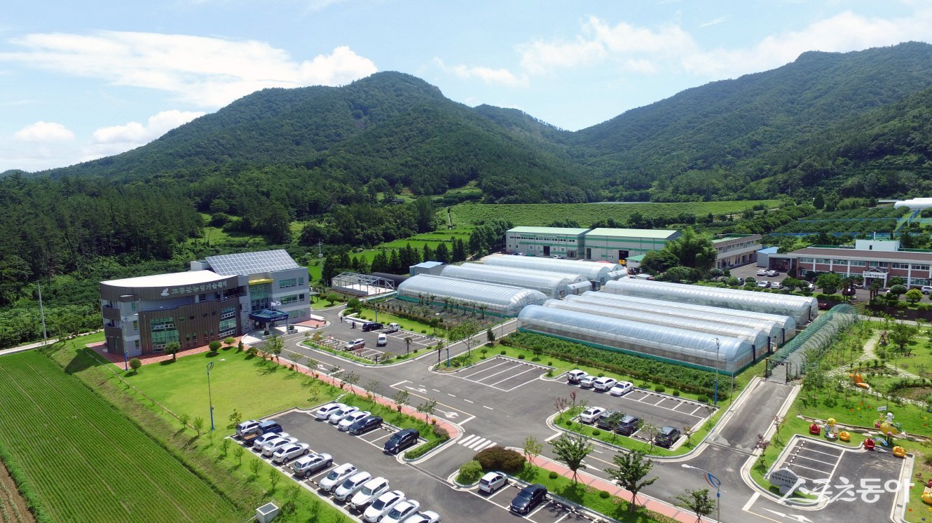 고흥군이 2026년 고흥미래농업대학 운영계획을 확정하고 오는 25일부터 교육생 모집에 들어간다. 사진제공│고흥군