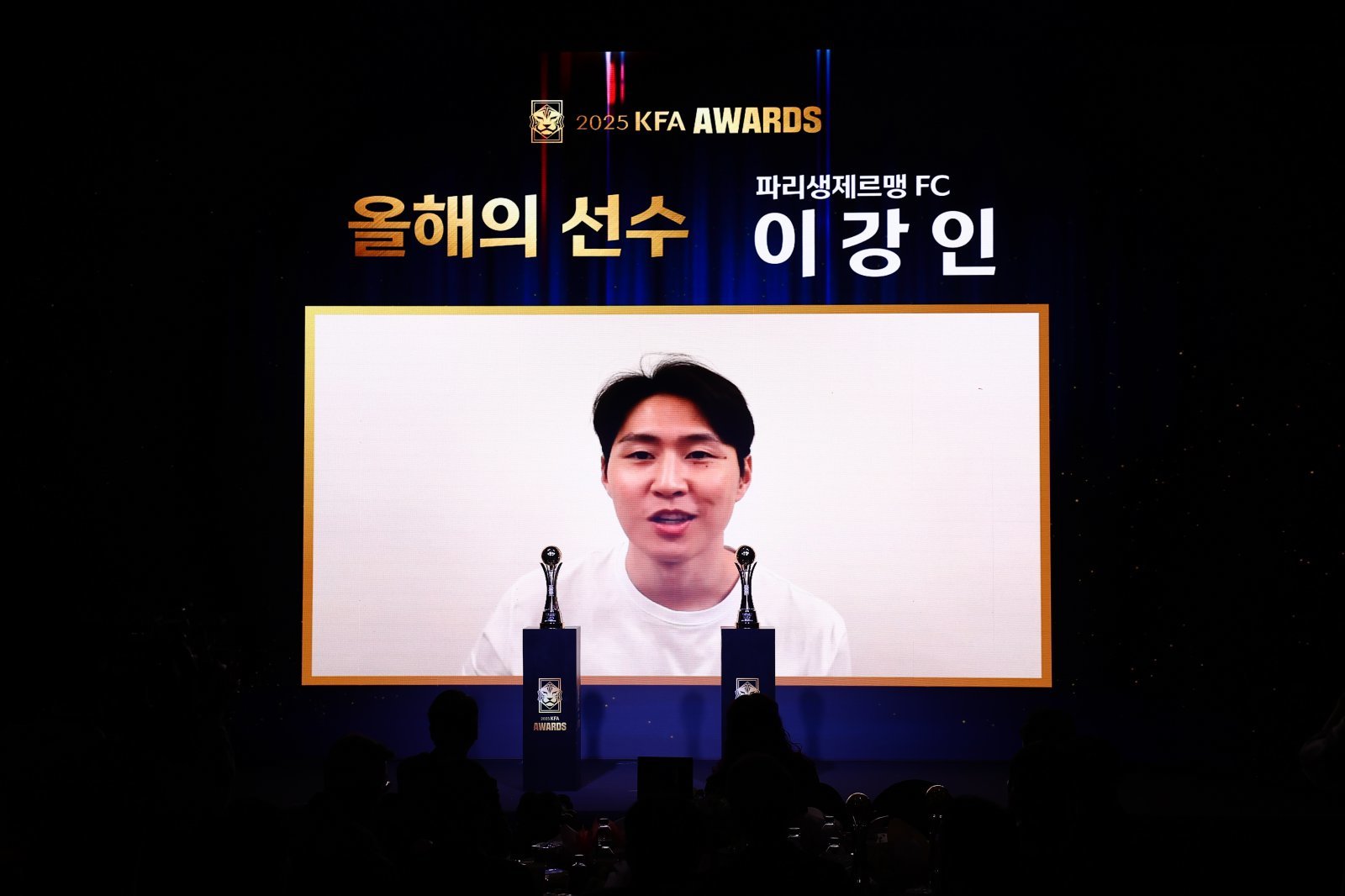 축구국가대표팀 미드필더 이강인이 24일 천안 코리아풋볼파크에서 열린 ‘2025 KFA 어워즈’서 남자부 ‘올해의 선수’로 선정됐다. 시상식에 참석하지 못한 이강인은 영상을 통해 수상 소감을 밝혔다. 사진제공|대한축구협회
