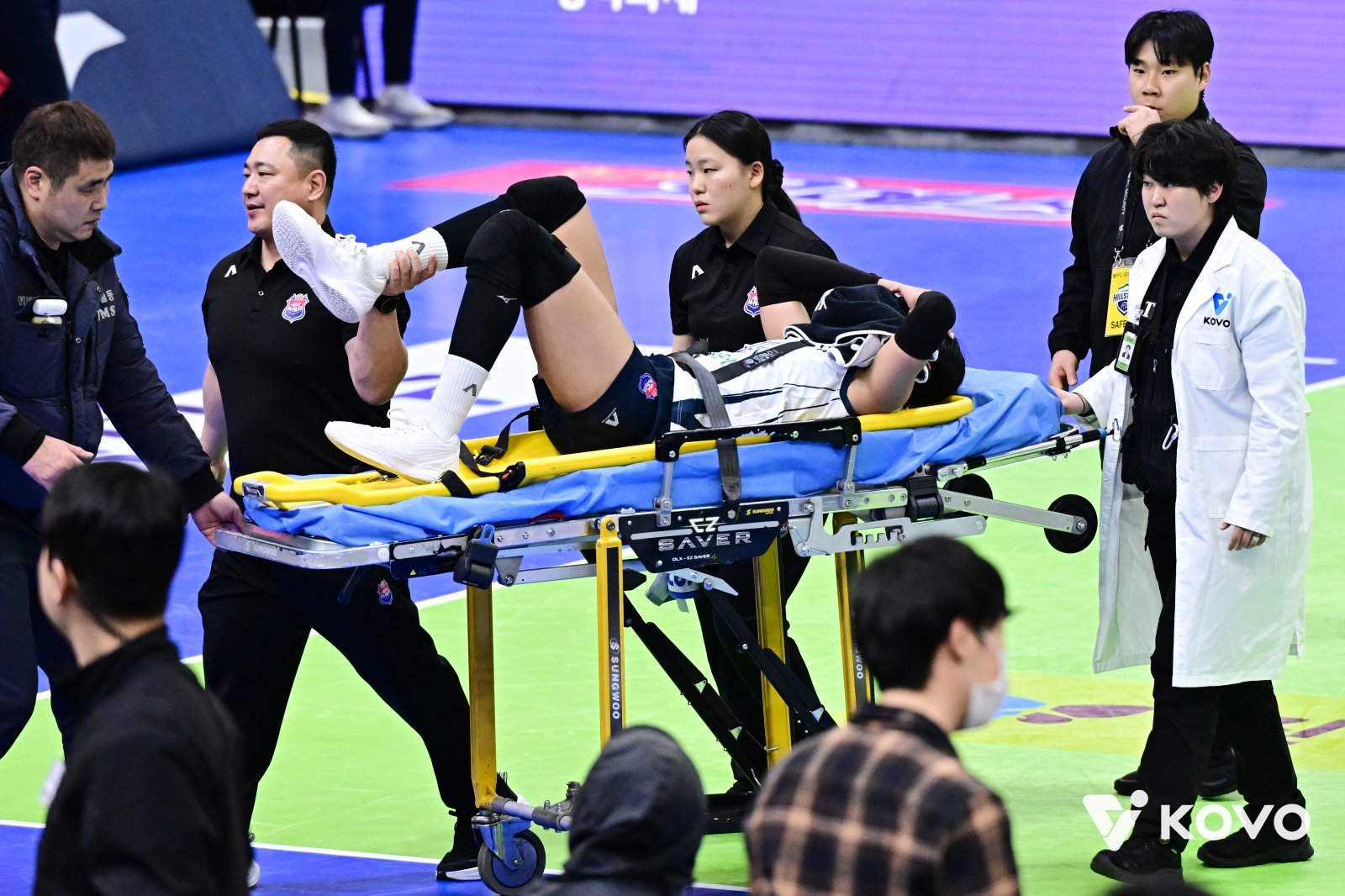 [SD 수원 인터뷰] ‘3-2 진땀승’ 선두 잡고 선두 추격! 강성형 현대건설 감독, “버티며 이겨냈다. 몰아세울 때 더 몰아치겠다”…‘타나차 부상’ 김종민 한국도로공사 감독, “잔여 시즌 어려울 듯”