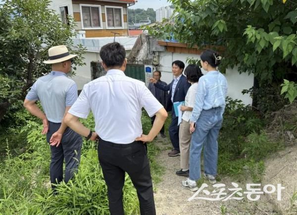 옴부즈맨이 활동하고 있는 모습. 사진제공ㅣ상주시