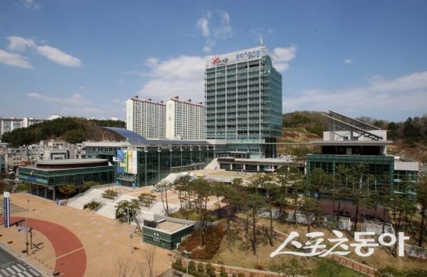 포항시청사 전경. 사진제공ㅣ포항시