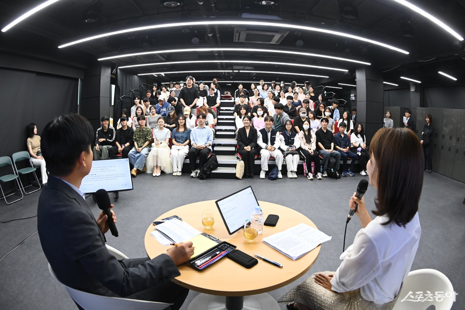 지난해 6월, 유한대 대학생들과 함께 한 ‘영톡스클럽’ 행사 전경. 사진제공｜부천시