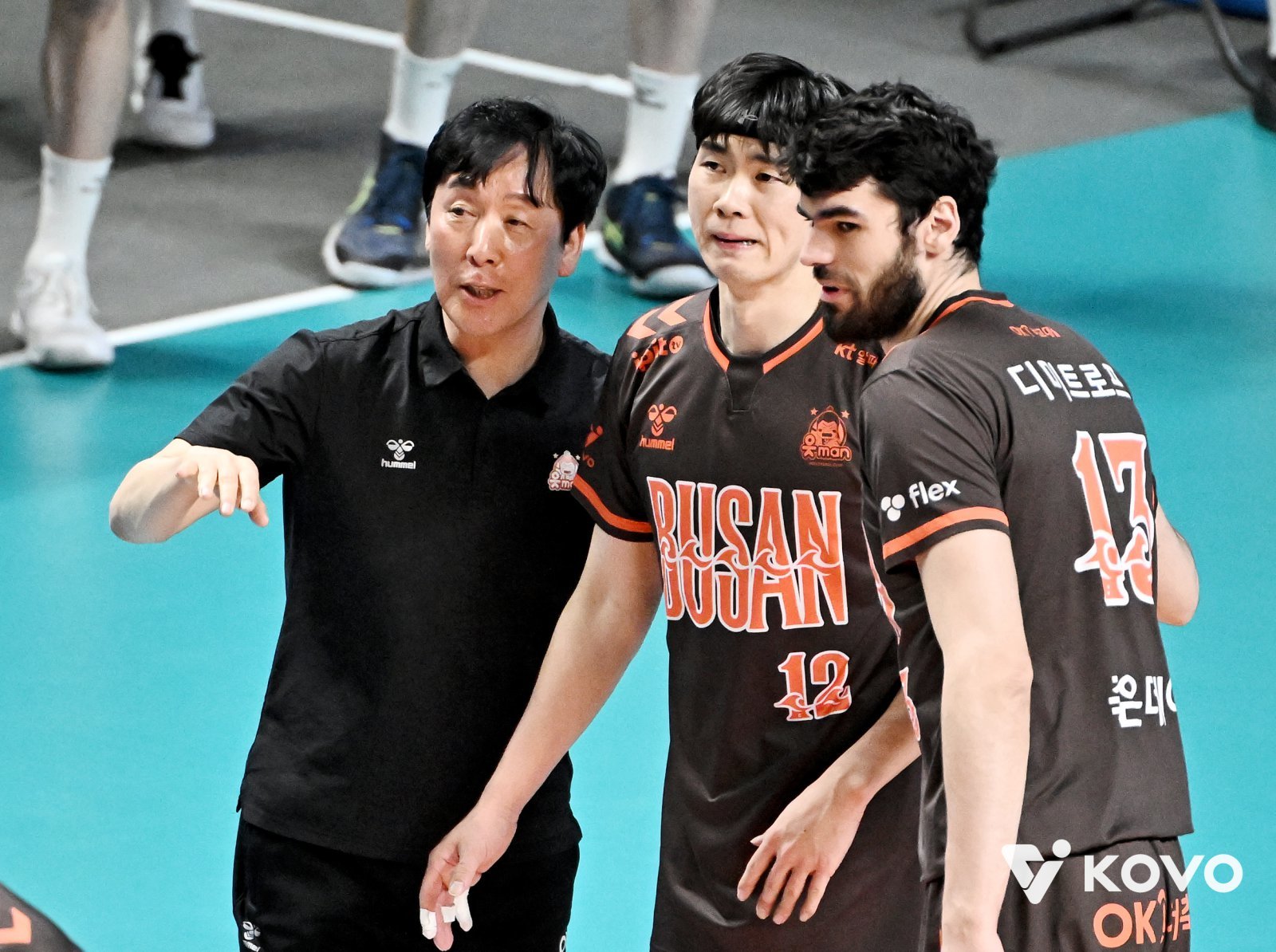 [SD 장충 인터뷰] “에이스라면 책임감 있게 해야 한다”…디미트로프 공개 질책한 신영철 감독, 범실에 흔들린 OK저축은행은 3연패