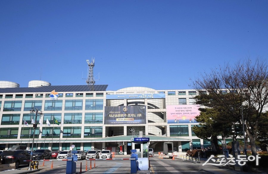 시흥시(시장 임병택)가 과천시 경마장(렛츠런파크 서울) 유치를 위한 실무 협의체(TF)를 구성하고 본격적인 대응에 나섰다(시흥시청 전경). 사진제공|시흥시