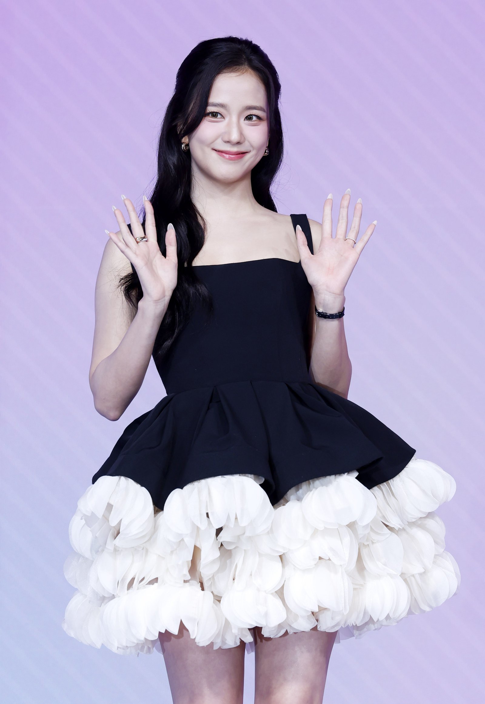 [서울=뉴시스] 김혜진 기자 = 그룹 블랙핑크 지수가 26일 서울 종로구 JW 메리어트 동대문 스퀘어 서울에서 열린 넷플릭스 ‘월간남친’ 제작발표회에서 포즈를 취하고 있다. 2026.02.25. jini@newsis.com