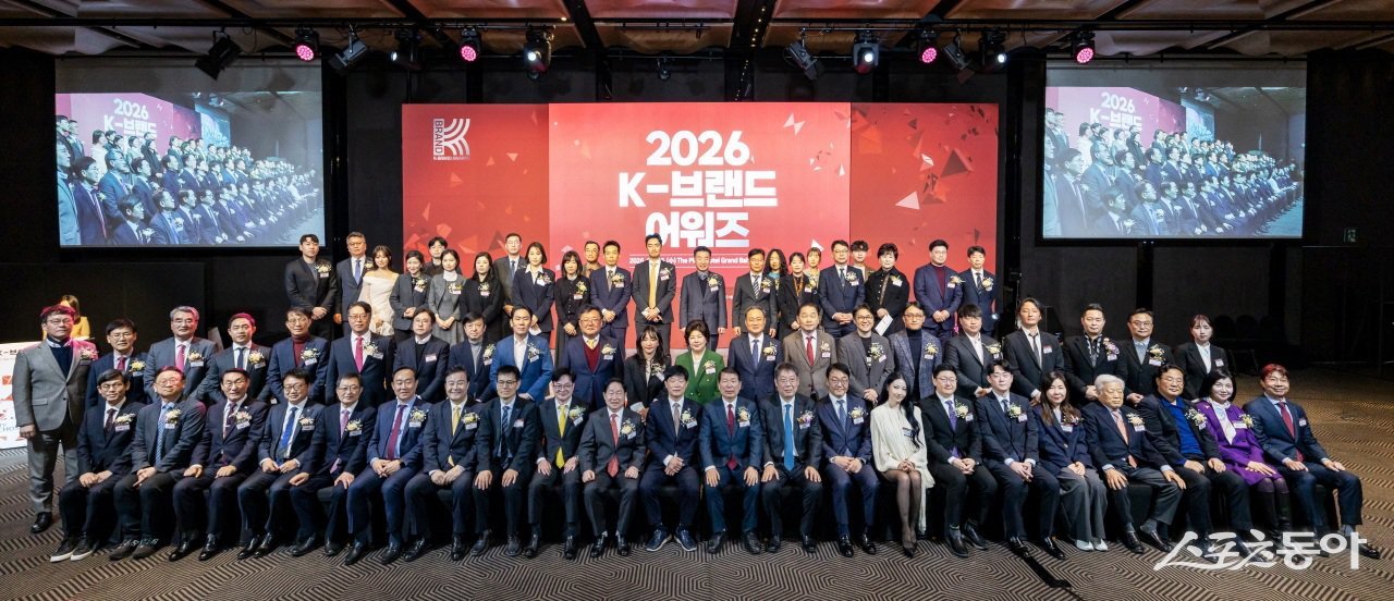 진도군은 지난 25일에 서울 더 플라자 호텔에서 열린 2026 K-브랜드 어워즈에 참석해, ‘문화예술도시’ 부문에서 상을 받았다. 사진제공|진도군