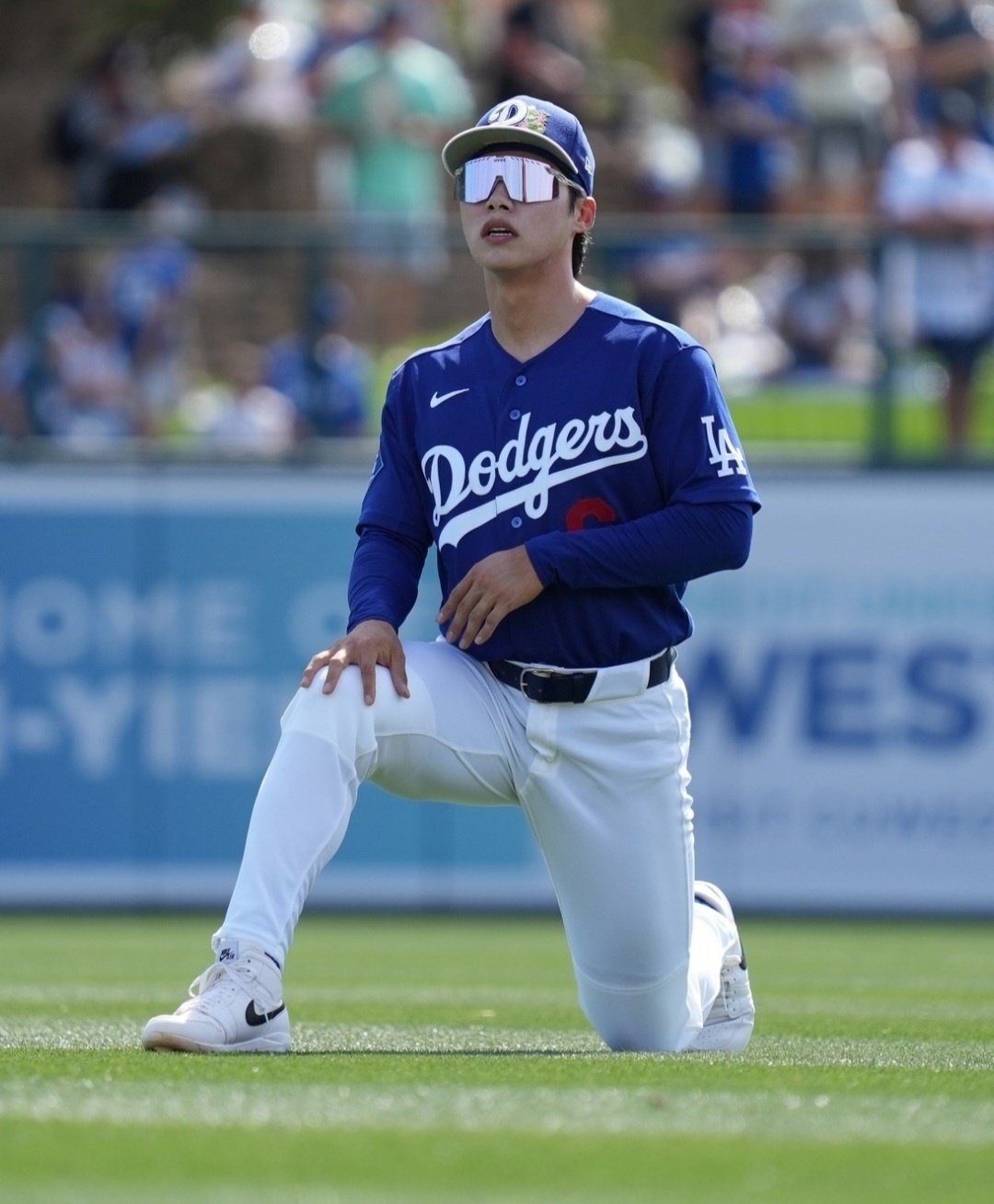 다저스 김혜성은 26일(한국시간) 미국 애리조나주 스코츠데일 솔트리버 필즈 앳 토킹스틱서 열린 애리조나전에 앞서 몸을 풀고 있다. 사진출처|MLB 코리아 공식 SNS
