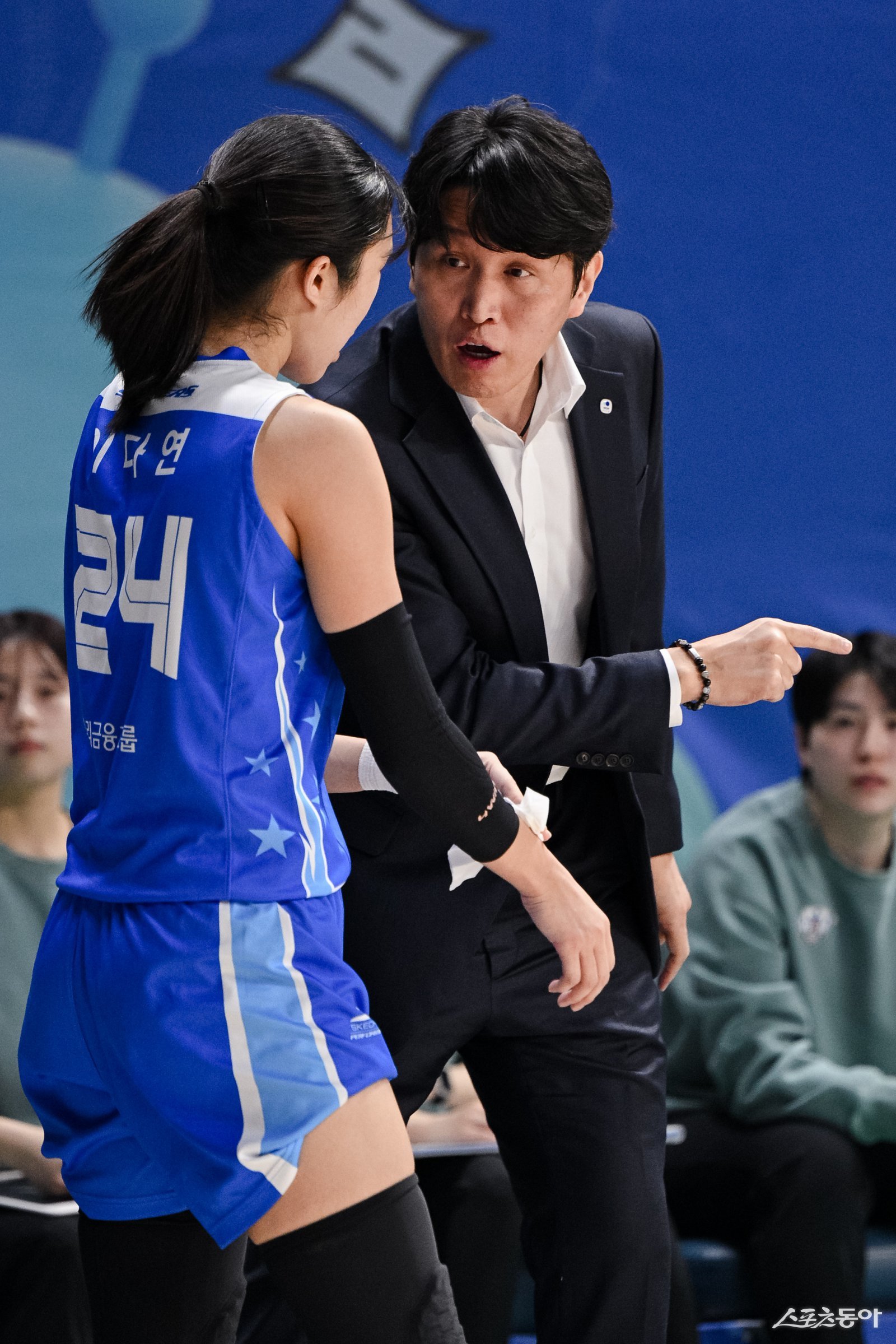 “아직 끝난 게 아니다” 우리은행 우승 10번 이끈 위성우 감독의 낯선 도전