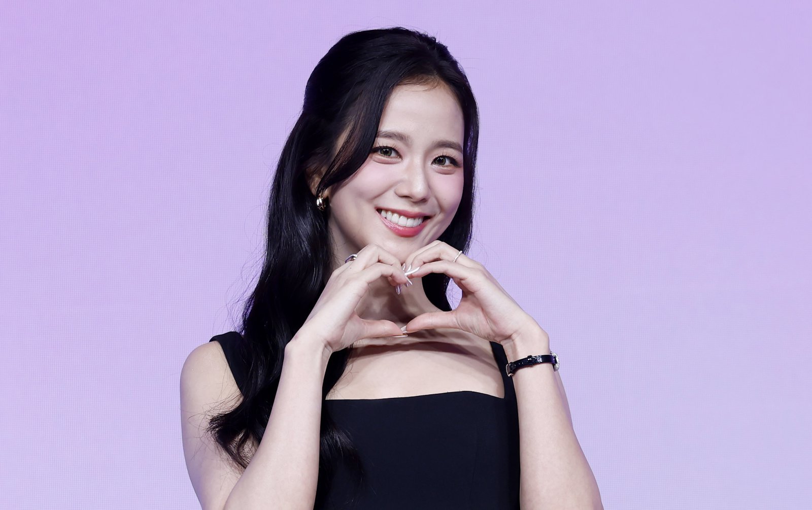 [서울=뉴시스] 김혜진 기자 = 그룹 블랙핑크 지수가 26일 서울 종로구 JW 메리어트 동대문 스퀘어 서울에서 열린 넷플릭스 ‘월간남친’ 제작발표회에서 포즈를 취하고 있다. 2026.02.25. jini@newsis.com