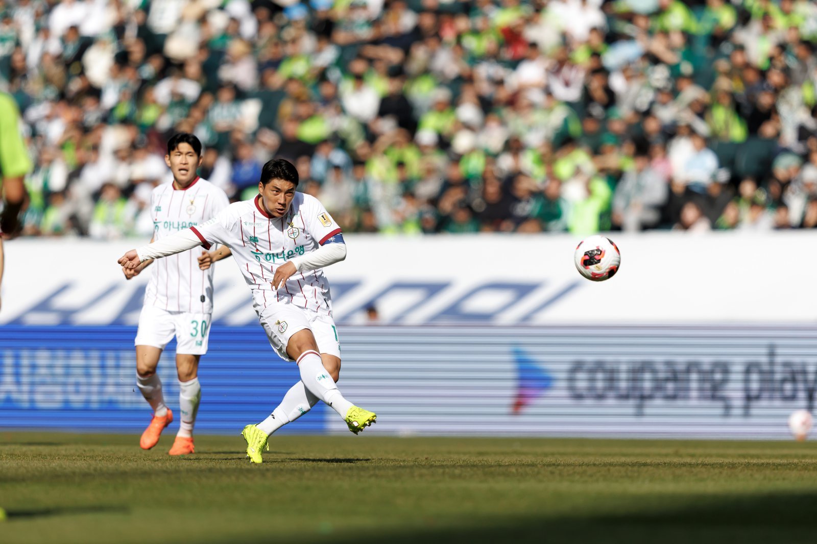 대전하나 주민규가 21일 전북과 맞붙은 슈퍼컵 도중 슛을 시도하고 있다. 사진제공|한국프로축구연맹