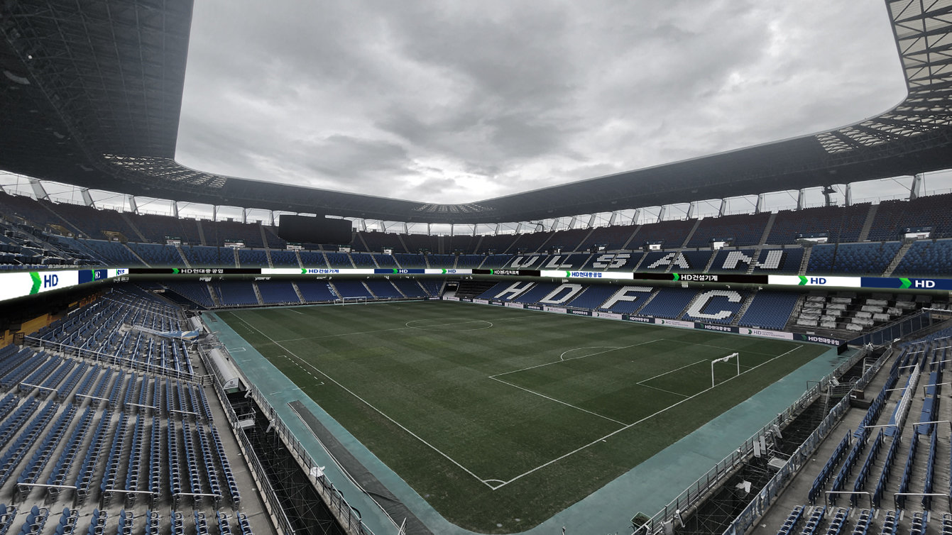 울산이 K리그 최초로 홈구장에 360도 LED 리본 전광판을 설치했다. 울산문수경기장 전경. 사진제공｜울산 HD