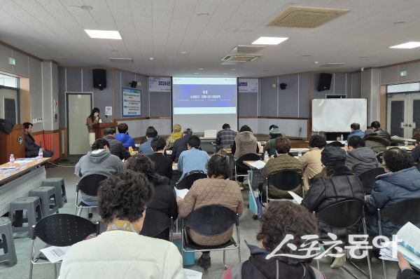 영주시가 27일 소공인복합지원센터에서 ‘2026년 소상공인 지원사업 통합설명회’를 진행하고 있는 모습. 사진제공ㅣ영주시