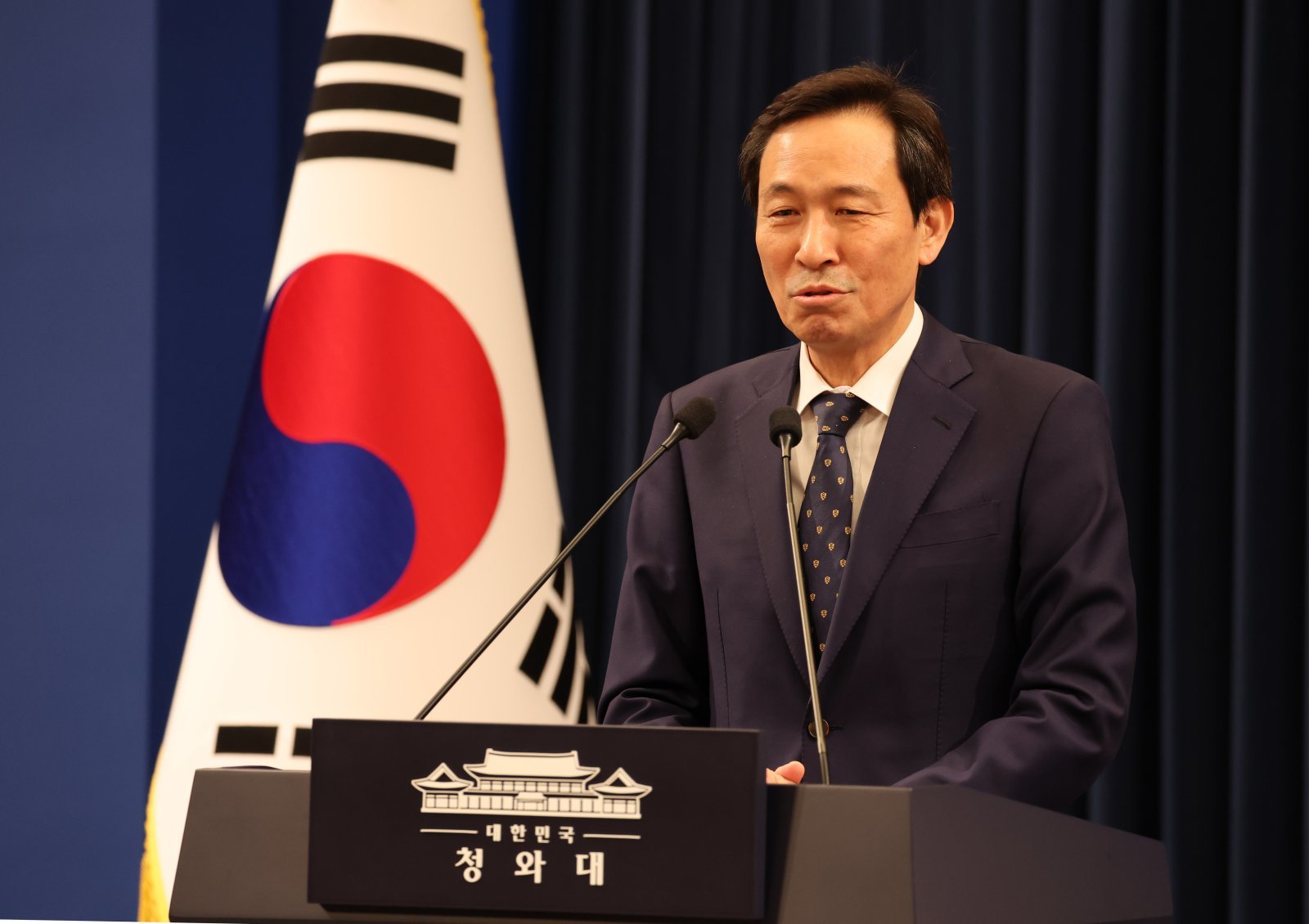 우상호 청와대 정무수석이 18일 청와대 브리핑룸에서 사의를 밝히고 있다. 2026.01.18 청와대사진기자단