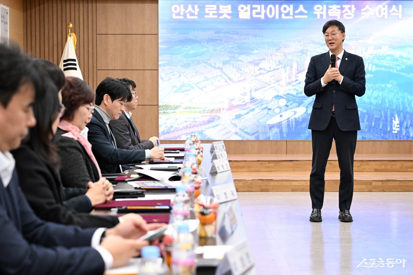 안산시, '로봇산업 육성 조례' 제정... 로봇도시 속도 - 뉴스 썸네일 이미지