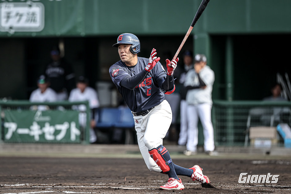 롯데 전준우가 1일 일본 미야자키 미야코노조구장서 열린 지바롯데전서 안타를 치고 있다. 사진제공｜롯데 자이언츠