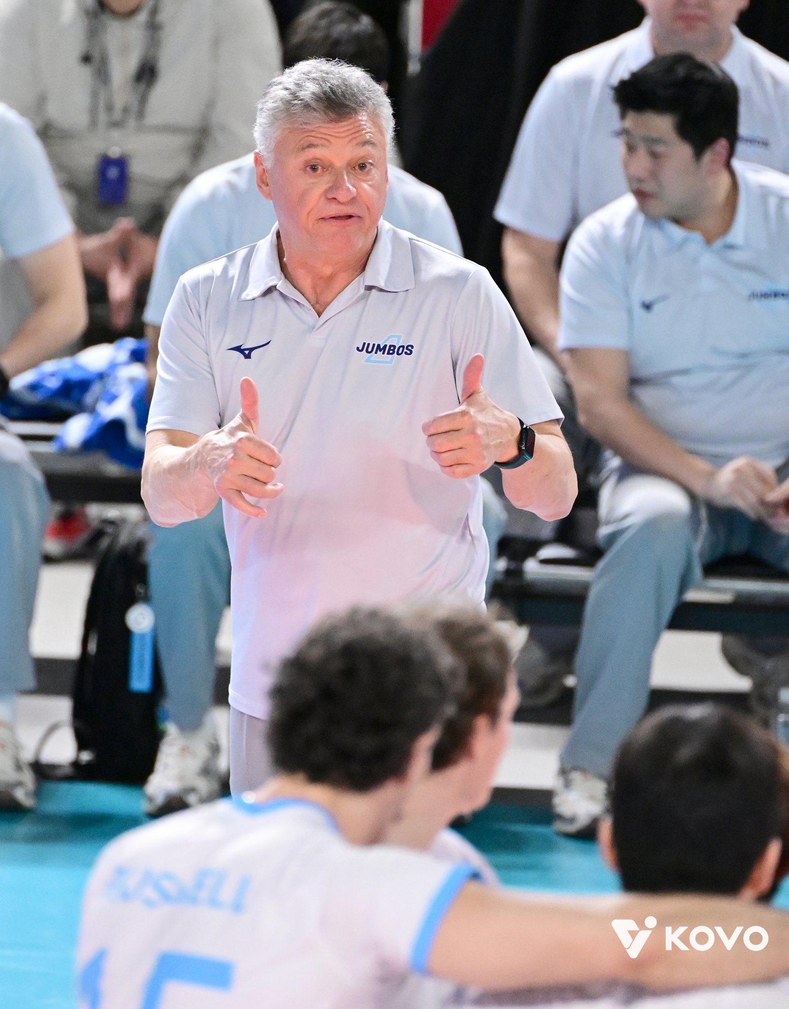 헤난 대한항공 감독은 2일 수원체육관서 열릴 한국전력과 V리그 원정경기를 앞두고 팀의 두꺼운 선수층이 현대캐피탈과 선두경쟁서 앞서나갈 수 있는 동력이라고 자신감을 내비쳤다. 사진제공│KOVO