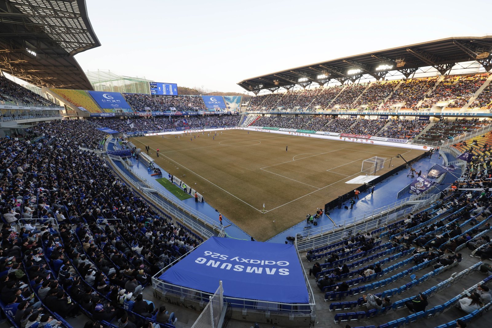 수원 삼성과 서울 이랜드의 K리그2 개막전이 열린 지난달 28일 수원월드컵경기장엔 2만4071명이 입장해 K리그2 역대 단일경기 최다 관중을 기록했다. 사진제공|한국프로축구연맹