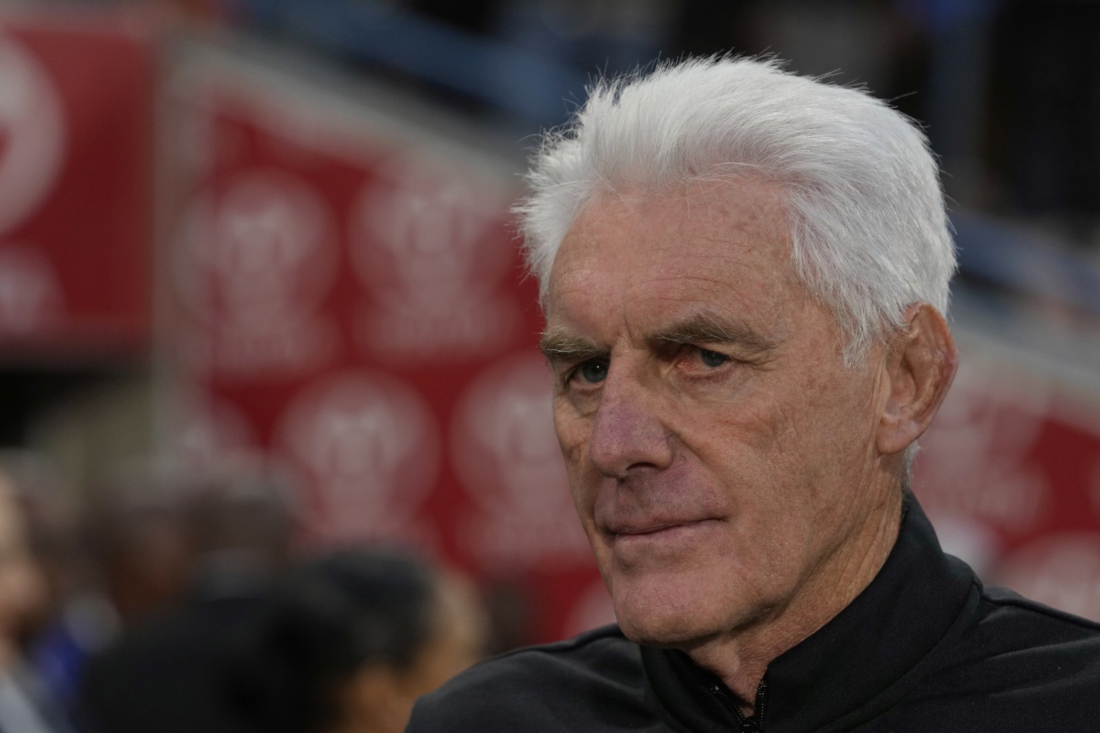 멕시코와 남아공은 각각 추가 선수 수급과 고강도 훈련으로 북중미월드컵을 준비하고 있다. 위고 브로스 벨기에 감독(사진)은 선수 시절 경험을 돌아보며 고지대와 긴 이동거리에 따른 체력저하를 이겨내기 위한 방안을 마련했다. AP뉴시스