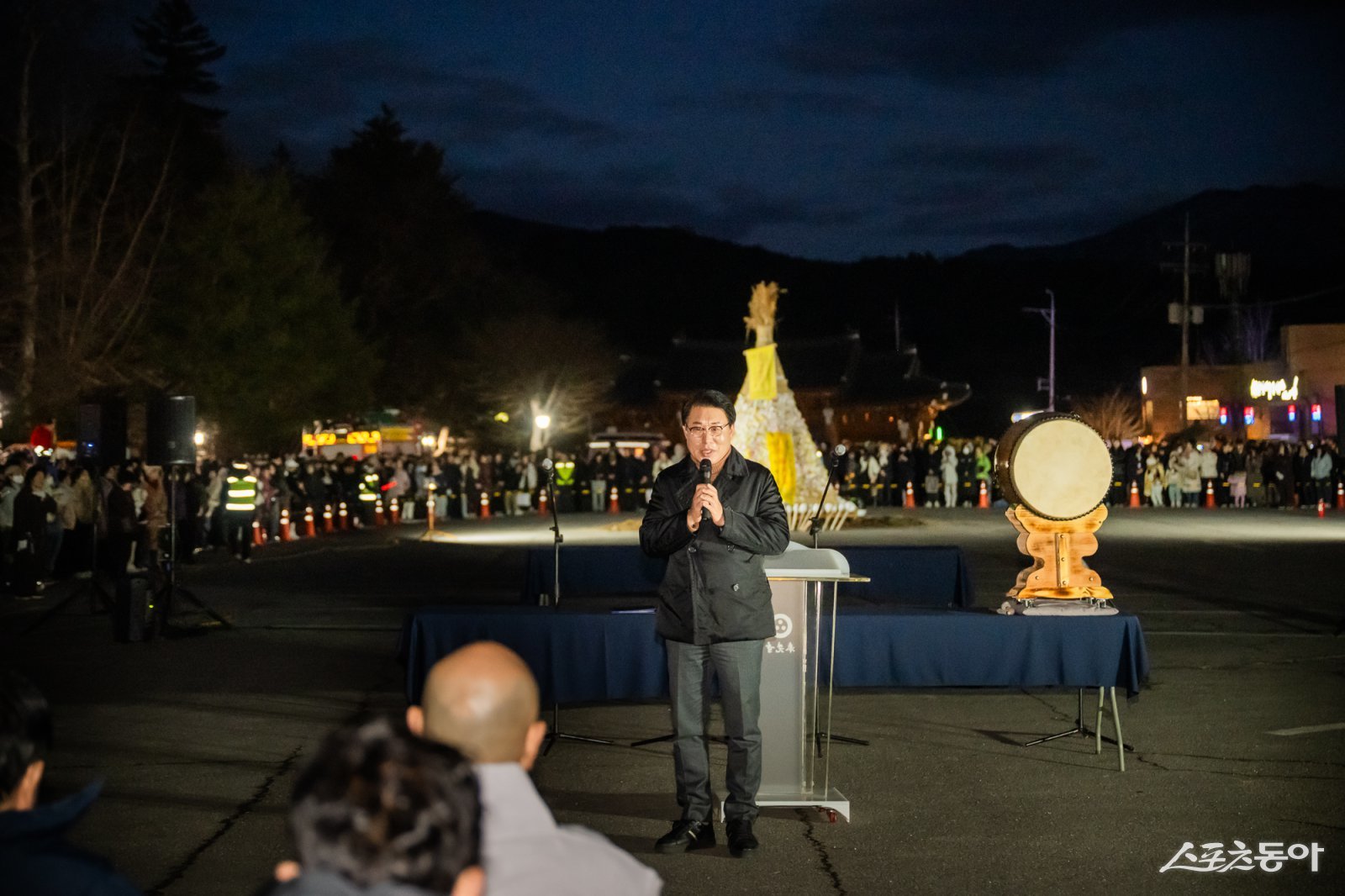 조성대 의장은 3일 진접읍 봉선사에서 열린 2026년 병오년 정월대보름 봉선사 달집태우기 행사를 하고 있다. 사진제공ㅣ남양주시의회 