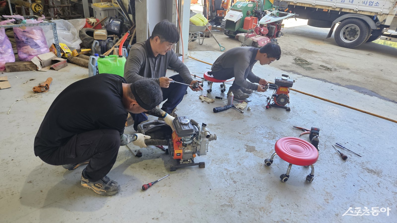 양양군 농업기술센터 농기계임대사업소 양수기 정비 모습. 양양군 제공