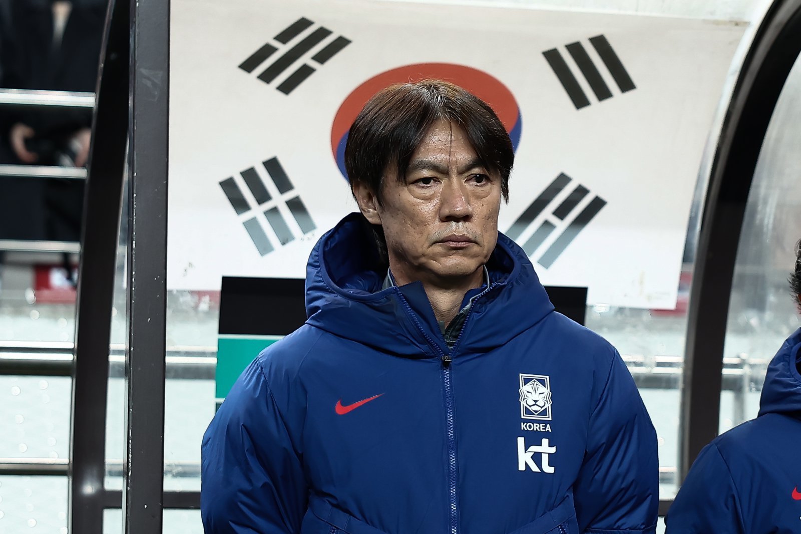 축구국가대표팀 홍명보 감독이 지난해 11월 가나전 도중 그라운드를 바라보고 있다. 사진제공｜대한축구협회