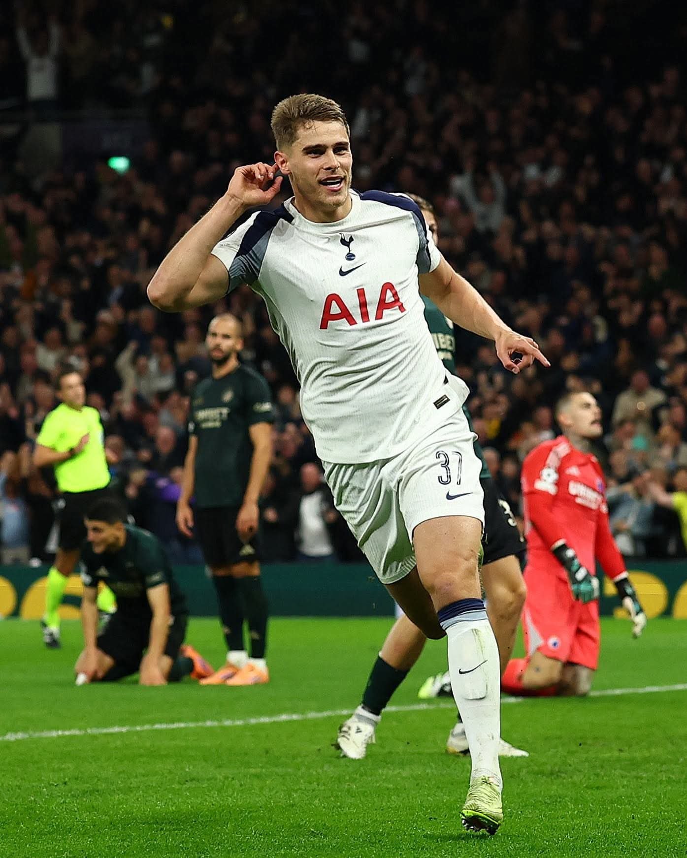 토트넘 수비수 미키 판 더 펜은 바르셀로나와 레알 마드리드의 관심을 받고 있다. 리버풀 역시 꾸준히 그를 지켜보고 있다. 사진출처|토트넘 홋스퍼 페이스북