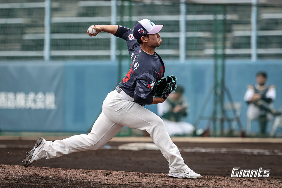 롯데 김진욱이 지난달 22일 일본 미야자키 난고스타디움서 열린 세이부전서 역투하고 있다. 사진제공｜롯데 자이언츠
