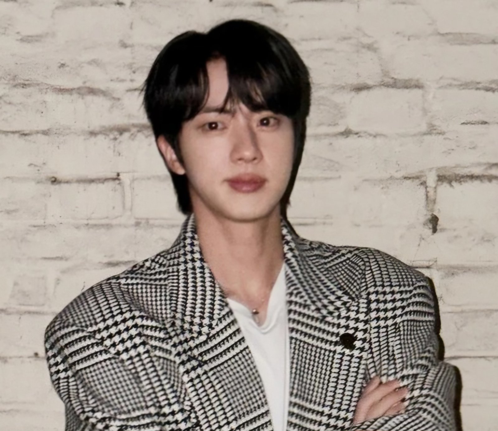 방탄소년단 진, 흔들린 사진도 화보라니