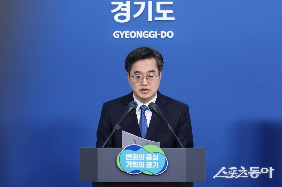 중동 정세의 급격한 악화로 글로벌 물류망과 금융 시장에 비상이 걸린 가운데, 김동연 경기도지사가 도내 중소기업들의 피해를 최소화하기 위한 ‘4대 긴급 지원책’을 5일 전격 지시했다(김동연 지사). 사진제공|경기도