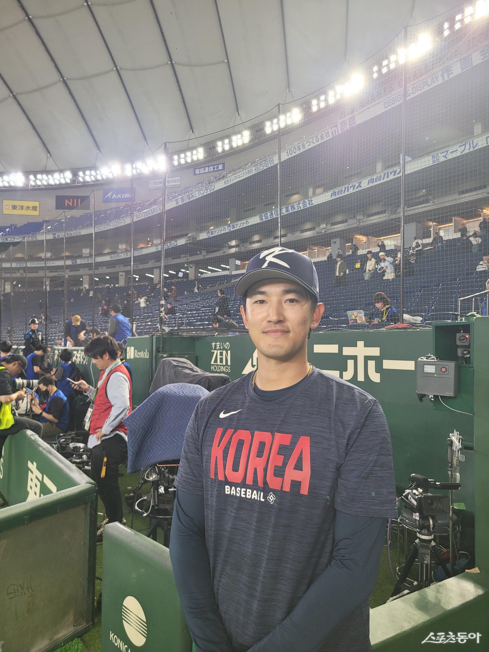 WBC 야구대표팀 고영표가 5일 일본 도쿄돔서 훈련을 마친 뒤 취재진과 인터뷰를 진행했다. 고영표는 “매번 국제대회를 하면서 아쉬움이 남았다. 마운드에서 생각이 많았던 것 같다. 이번엔 그냥 ‘본능’에 맡기고 마운드에서 공을 던져보려 한다”고 남다른 각오를 전했다. 도쿄｜장은상 기자 award@donga.com